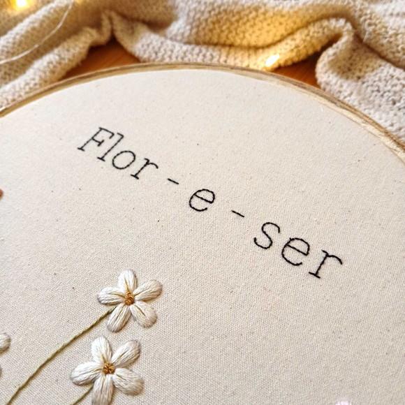 Quadro Bordado flor-e-ser