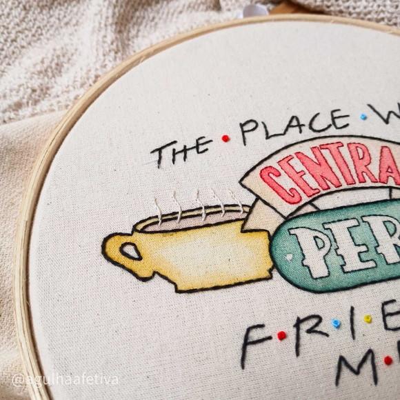 Quadro Bordado Central Perk - Friends