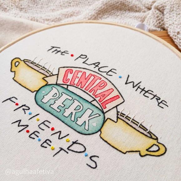 Quadro Bordado Central Perk - Friends