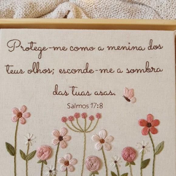 Quadro Bordado em Moldura Flutuante- Proteja-me