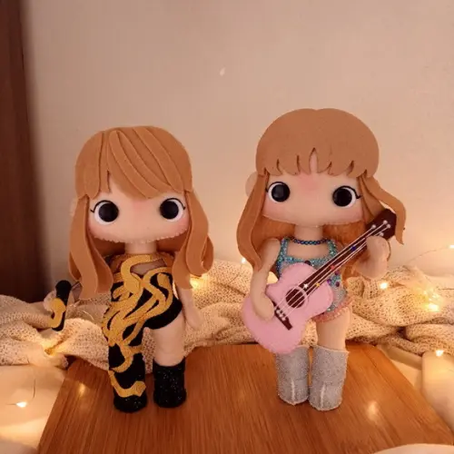 2 Bonecas Taylor Swift - Violão + Versão Dourada