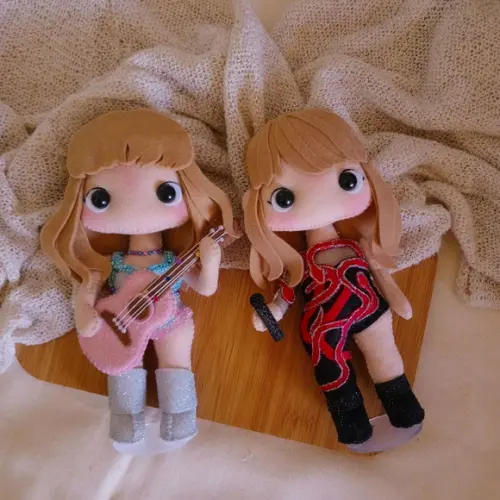 2 Bonecas Taylor Swift