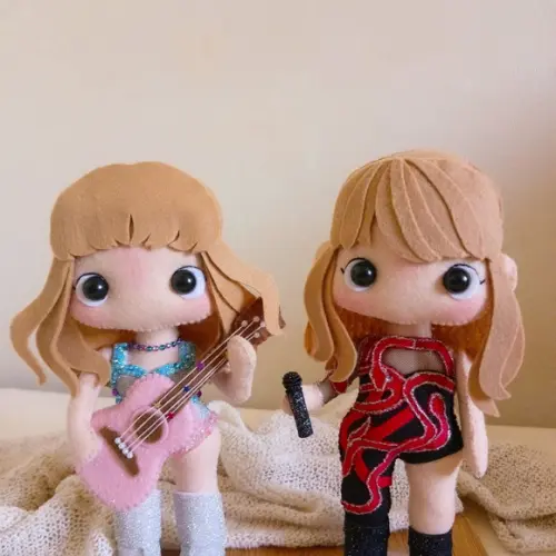 2 Bonecas Taylor Swift