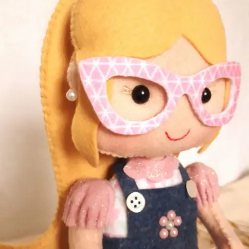 Boneca de Feltro - 25cm
