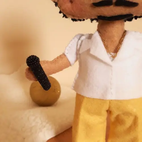 Boneco Bruno Mars - Look The Twon