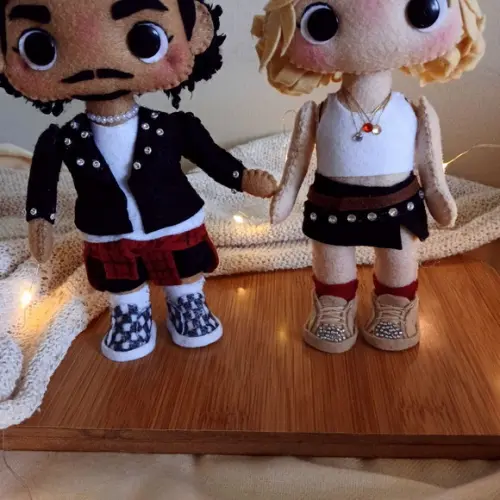 Boneco Bruno Mars e Rosé - Look Clipe Apt