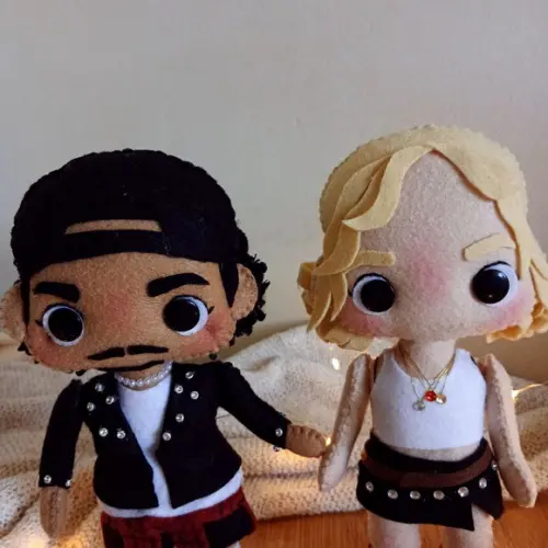Boneco Bruno Mars e Rosé - Look Clipe Apt