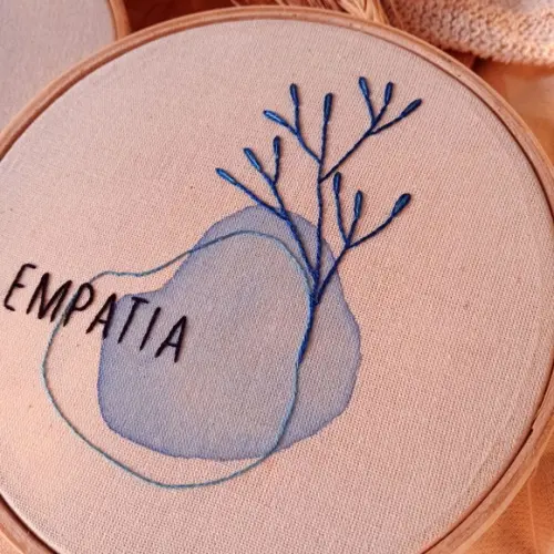 Dupla de Frases- Força e Empatia- Quadro Bordado