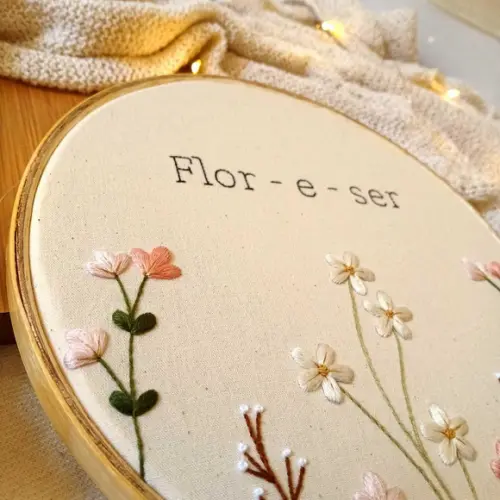 Quadro Bordado flor-e-ser