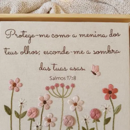 Quadro Bordado em Moldura Flutuante- Proteja-me