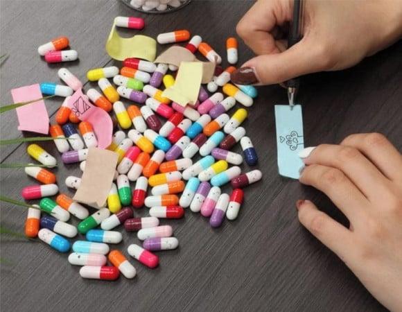 100 Mini Cápsulas Pílulas Mensagens/sem Nada Escrito