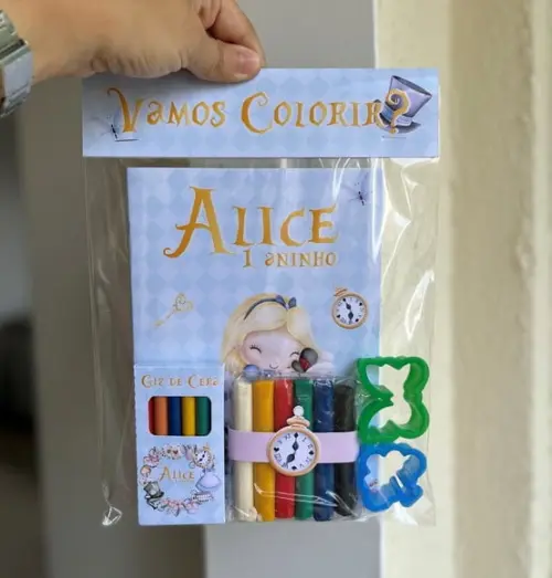 Kit Massinha e Livro de Colorir Alice no Pais das Maravilhas