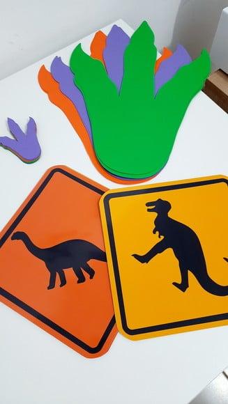 Kit Pegada e Plaquinha Dinossauro