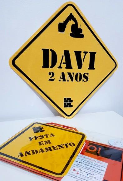 Placa Decorativa 38 cm - Construção Scrap