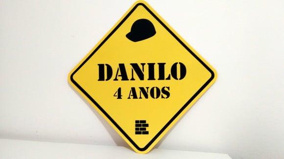 Placa Decorativa 38 cm - Construção Scrap