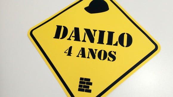 Placa Decorativa 38 cm - Construção Scrap