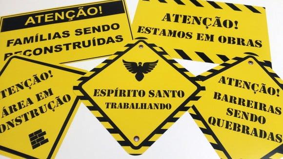 Placas Decorativas - Igreja / Obras