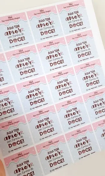 Adesivo para Doce - Aqui Tem Amor em Forma de Doce