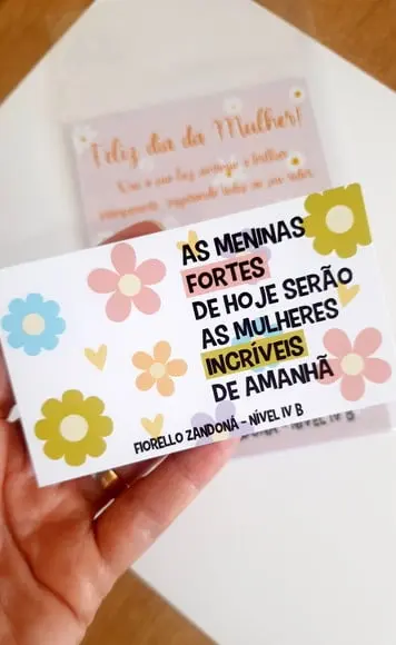 Cartão Dia da Mulher para Meninas
