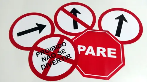 Frete Grátis: Placas Decorativas - Trânsito