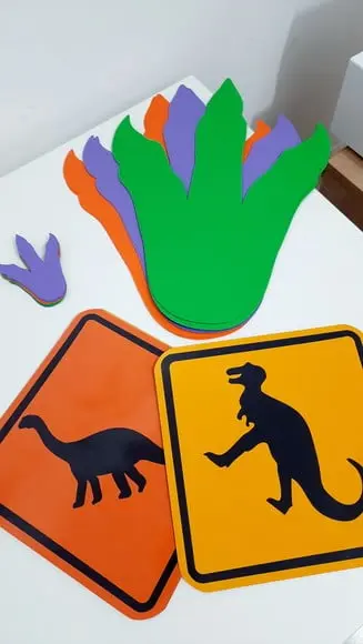 Kit Pegada e Plaquinha Dinossauro