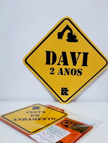 Placa Decorativa 38 cm - Construção Scrap