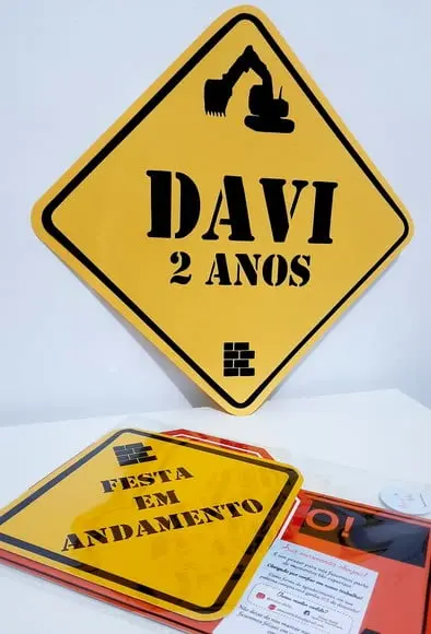 Placa Decorativa 38 cm - Construção Scrap