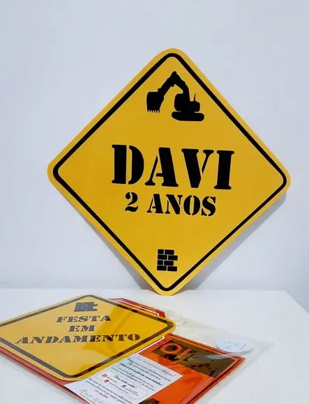 Placa Decorativa 38 cm - Construção Scrap