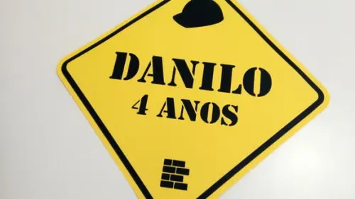 Placa Decorativa 38 cm - Construção Scrap
