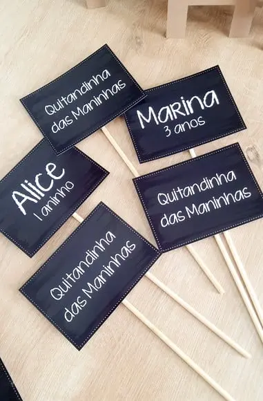 Topper Placa de Feira Quitandinha para Centro de Mesa