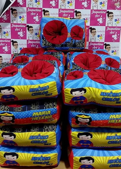 Kit Cinema Mulher Maravilha e Superman