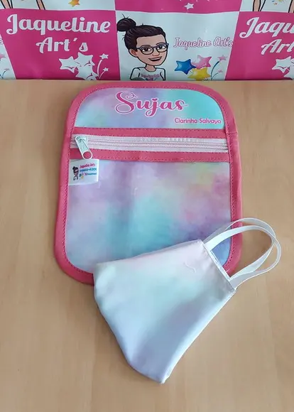 Porta máscara + mais uma máscara