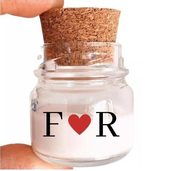 Lembrancinha Mini Vela Perfumada Casamento Iniciais 40 Gr