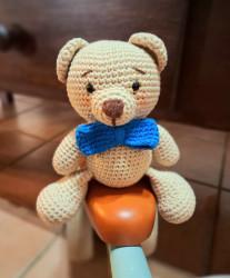 Mini urso com gravata