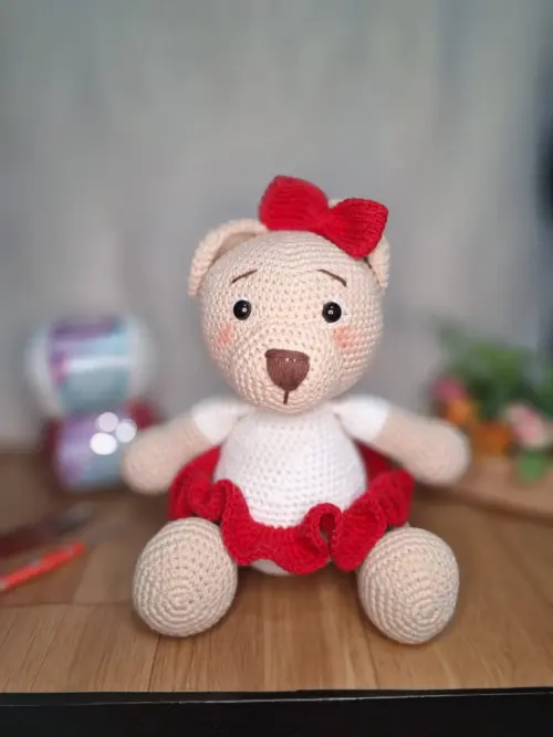 Ursa com vestido