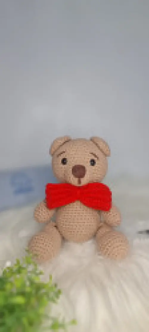Mini urso com gravata