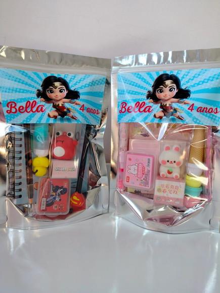Kit Papelaria Fofa Saquinho com 6 Itens Mulher Maravilha