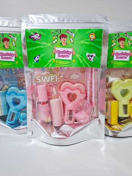 Kit Papelaria Saquinho Zip Personalizado dos Rosa