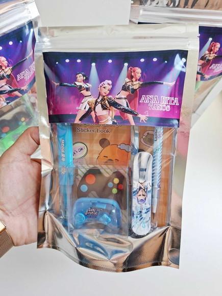 Kit Papelaria Saquinho Zip Personalizado Huntrix