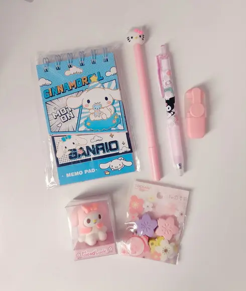 Kit Papelaria Fofa Saquinho com 6 Itens Sanrio