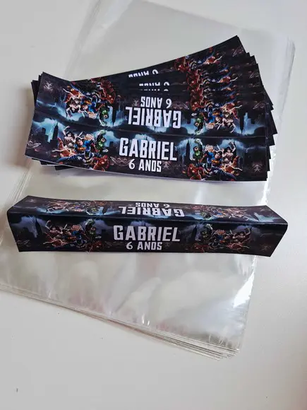 Lapela Personalizada 20x4cm com Saquinho Heróis