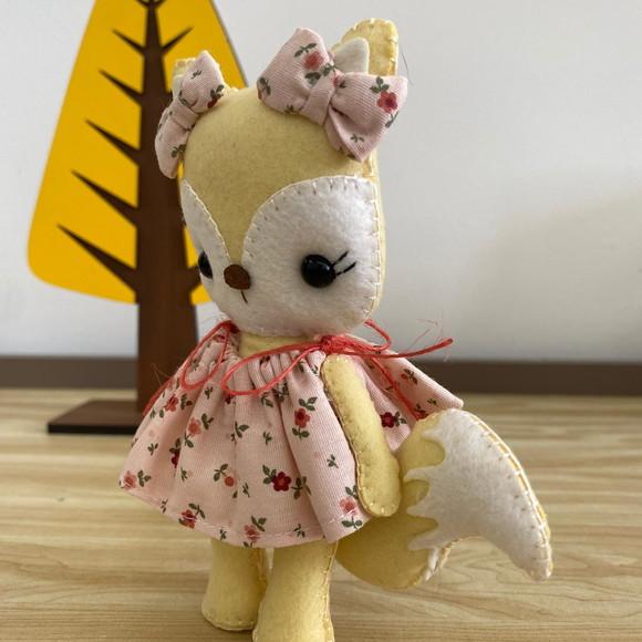 Raposa em Feltro presente artesanal feito à mão