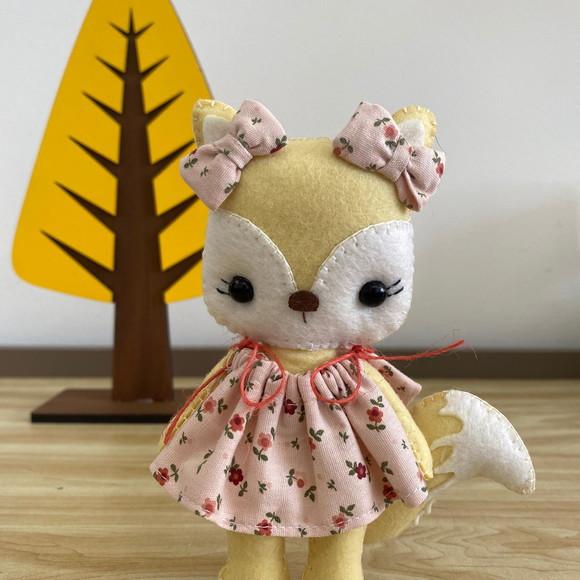 Raposa em Feltro presente artesanal feito à mão