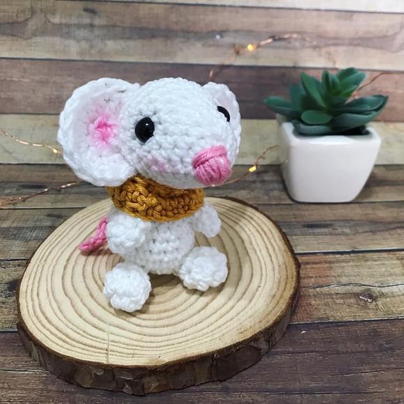 Ratinho Amigurumi de crochê presente feito à mão