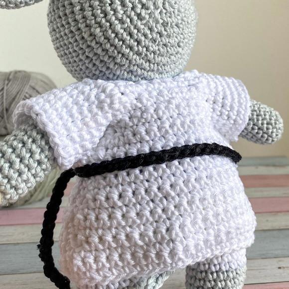 Ratinho Judoca Amigurumi de crochê Faixa Preta presente artesana