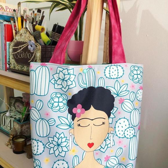Sacola de Tecido Frida presente artesanal