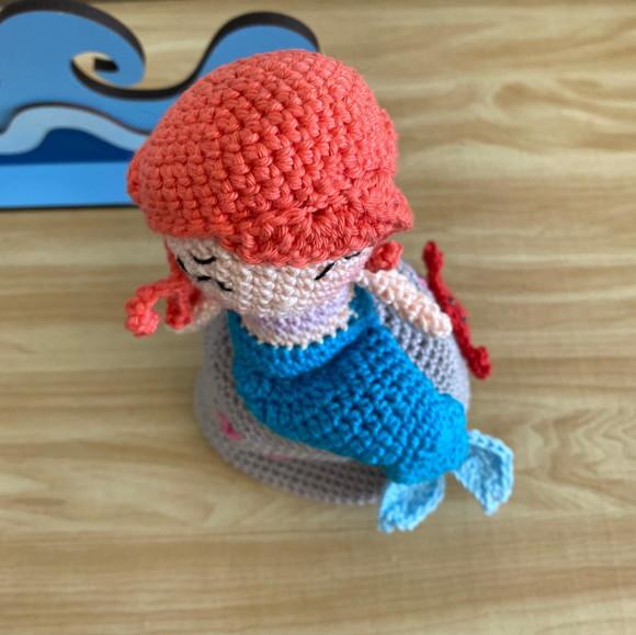 Sereia Que Vira Princesa amigurumi de crochê presente feito à m