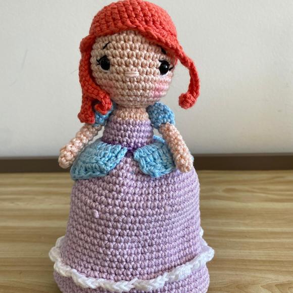 Sereia Que Vira Princesa amigurumi de crochê presente feito à m