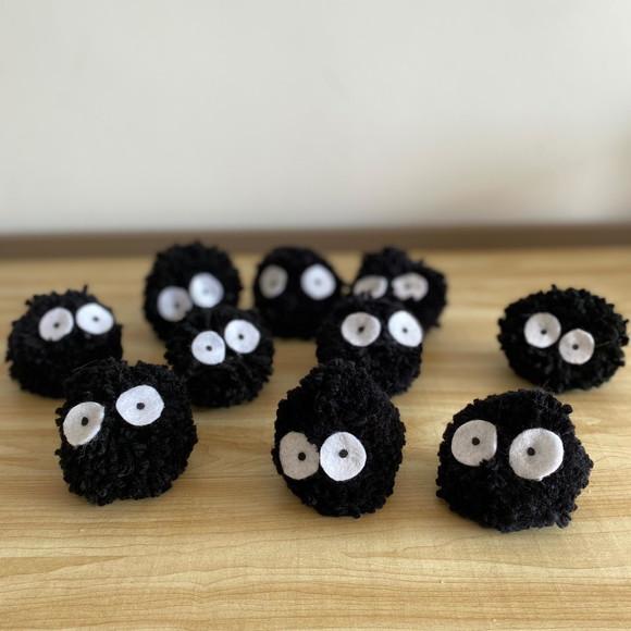 Susuwatari ou Makkuro Kurosuke de lã lembrancinha artesanal