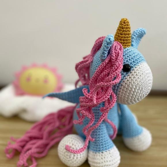 Unicórnio Amigurumi de crochê presente artesanal para bebês e 